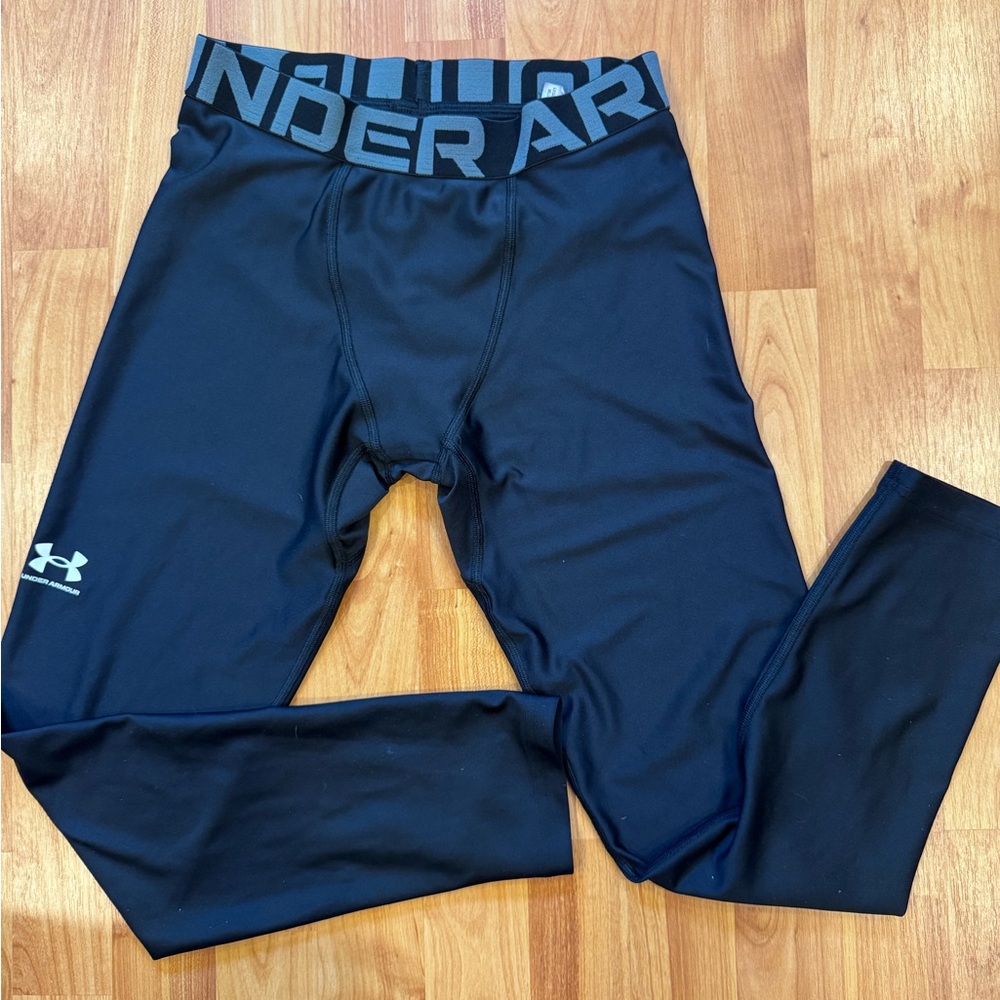 Under Armour fitted heat gear youth large